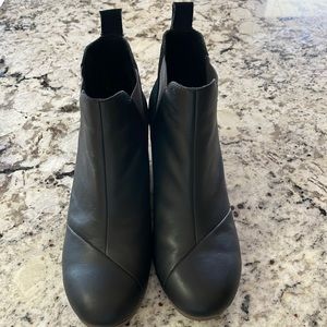 Toms wedges size 8.5